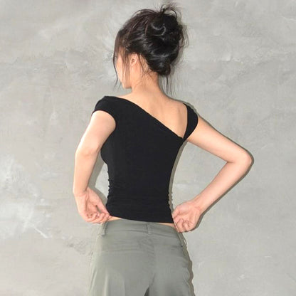 Well Tailored T-Shirt with a Graceful Silhouette
