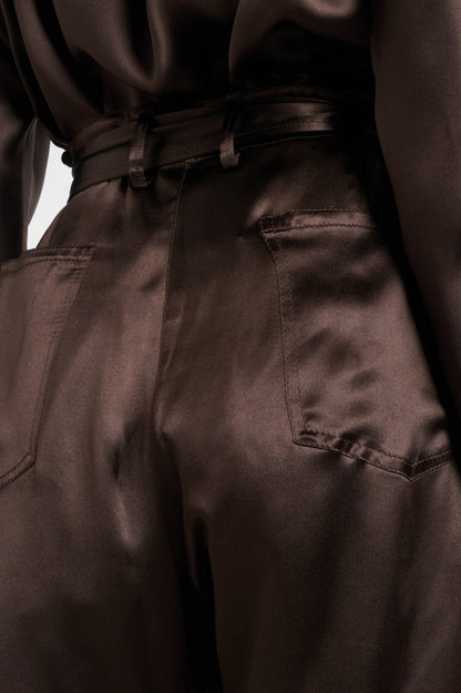 Well Tailored Pants with a Graceful Silhouette
