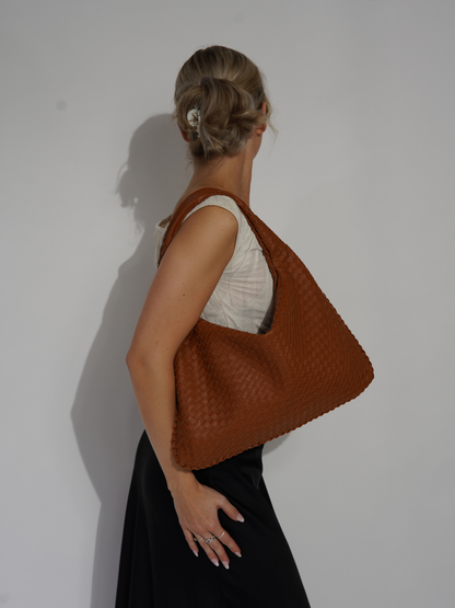 Gracefully Styled Bag for Any Occasion