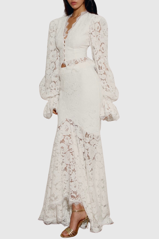 Well Tailored Blouse with a Graceful Silhouette