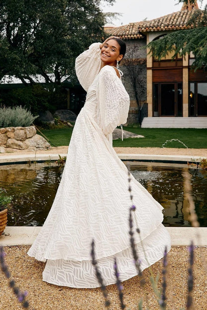 Effortlessly Elegant Dress with a Timeless Design