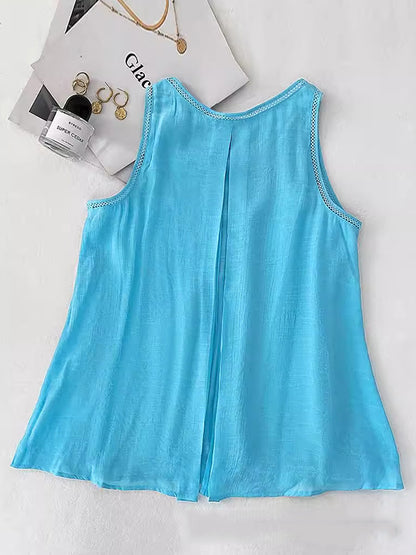 Well Tailored Top with a Graceful Silhouette
