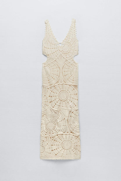 Effortlessly Elegant Dress with a Timeless Design