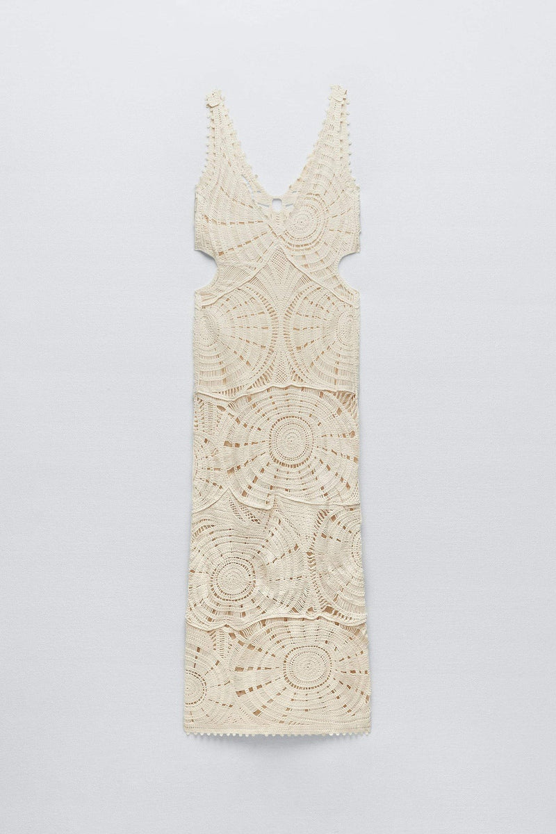Effortlessly Elegant Dress with a Timeless Design