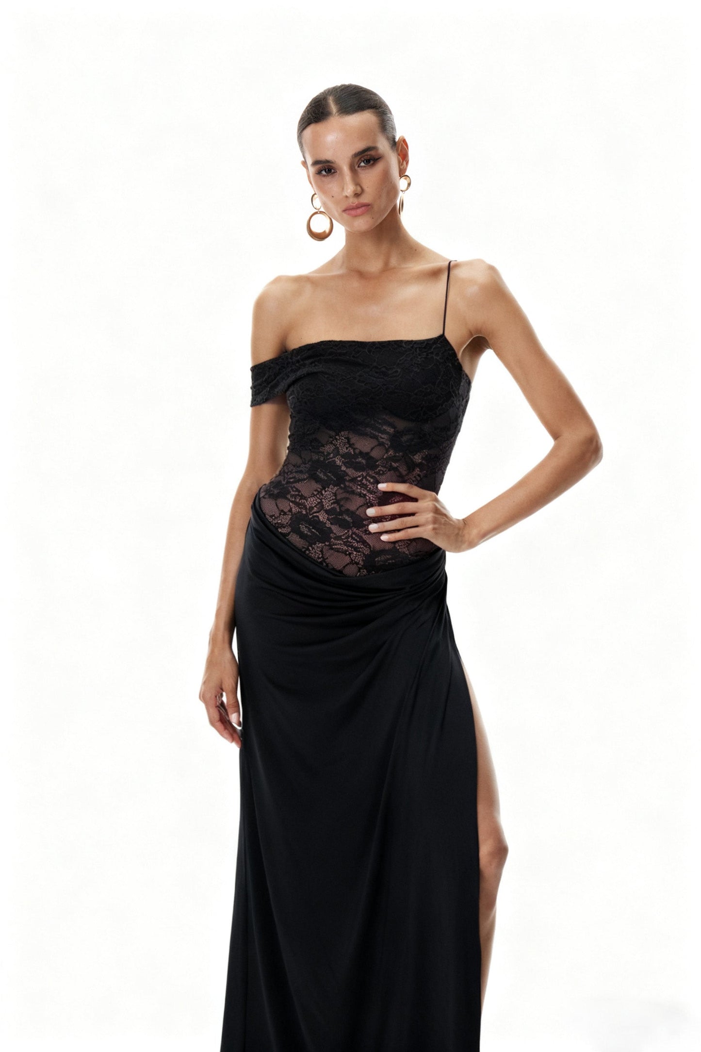 Well Tailored Dress with a Graceful Silhouette