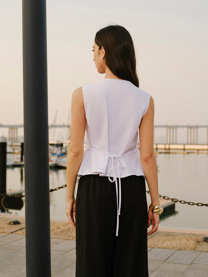 Well Tailored Top with a Graceful Silhouette