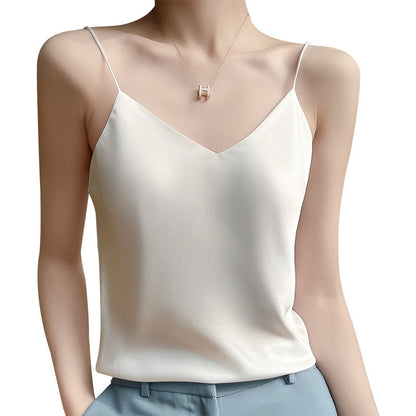 Well Tailored Top with a Graceful Silhouette