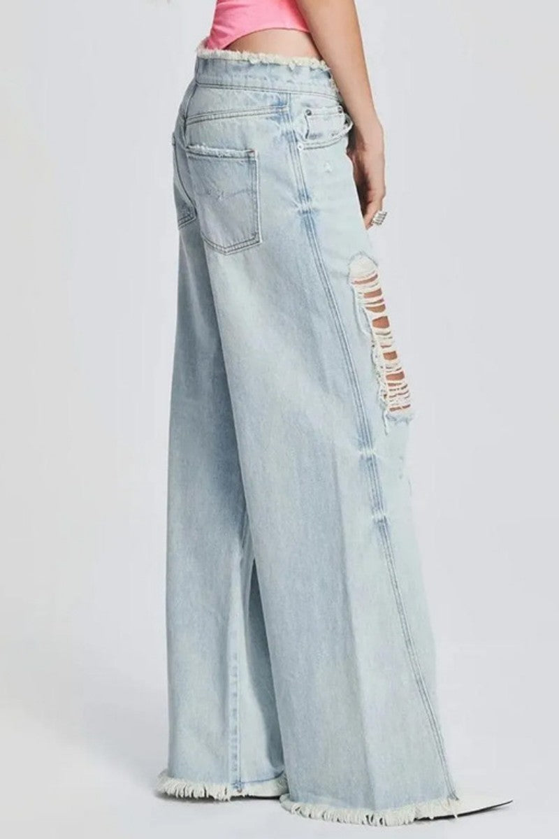 Effortlessly Elegant Garment with a Timeless Design