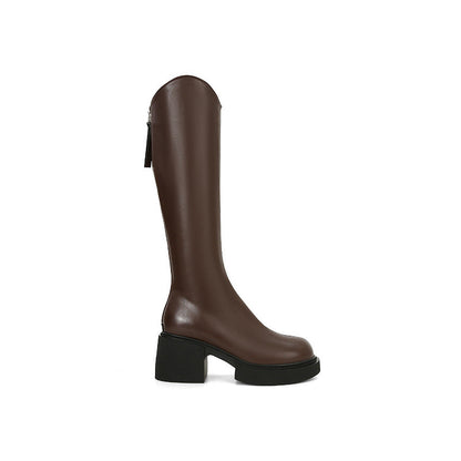 Effortlessly Elegant Boots with a Timeless Design