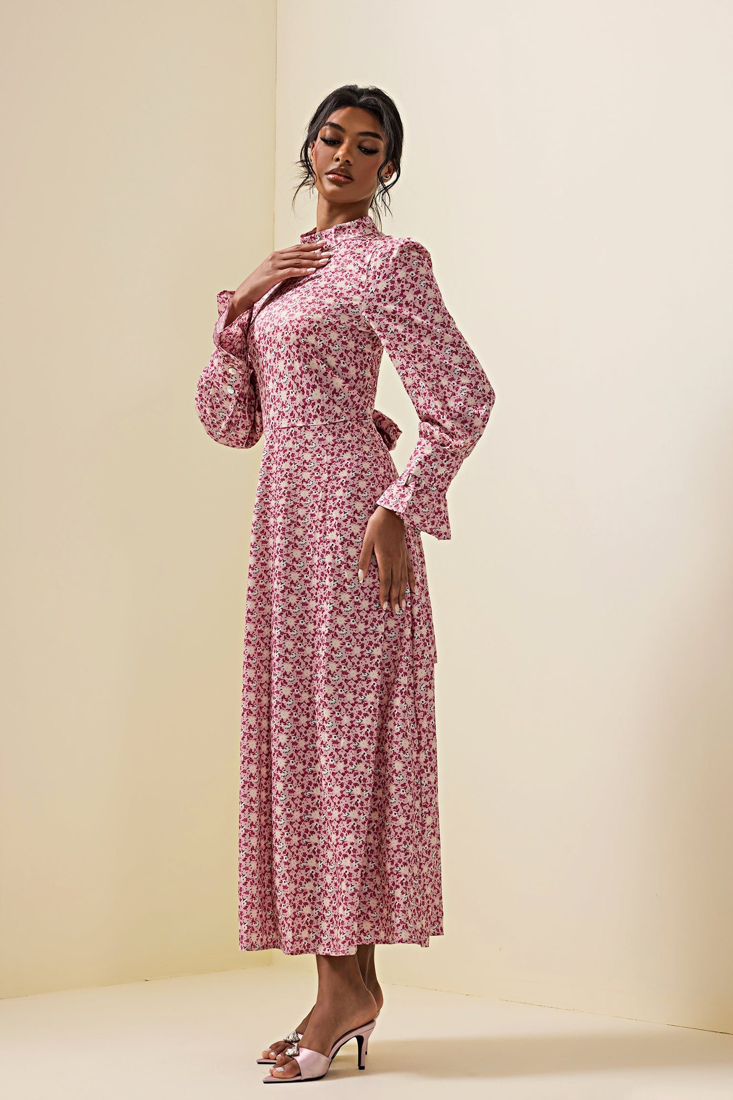 Beautifully Finished Dress in a Timeless Design