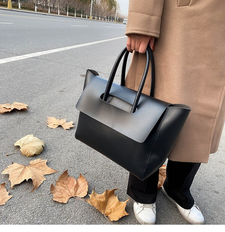 Well Tailored Bag with a Graceful Silhouette
