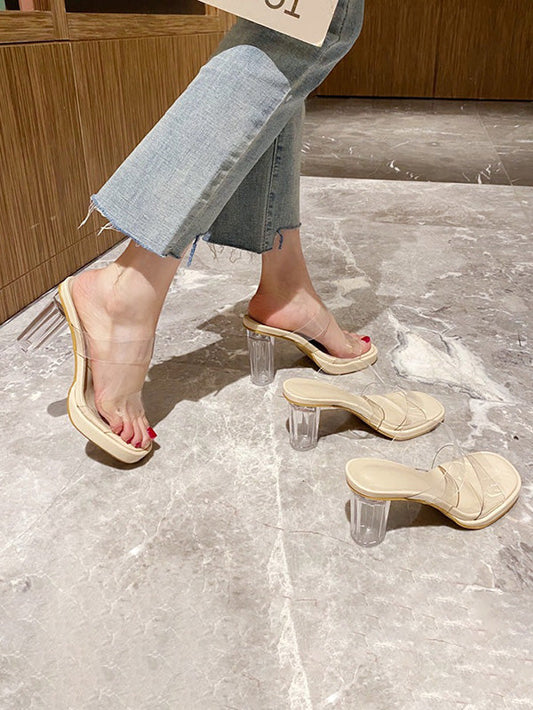 Well Tailored Sandals with a Graceful Silhouette