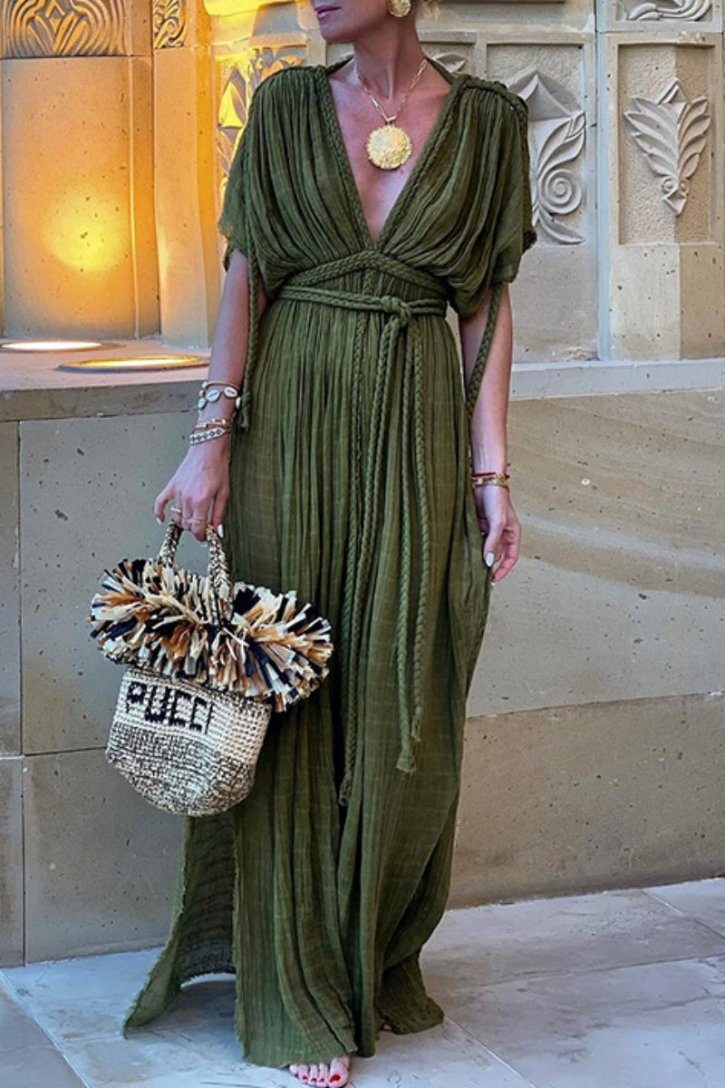 Beautifully Finished Dress in a Timeless Design