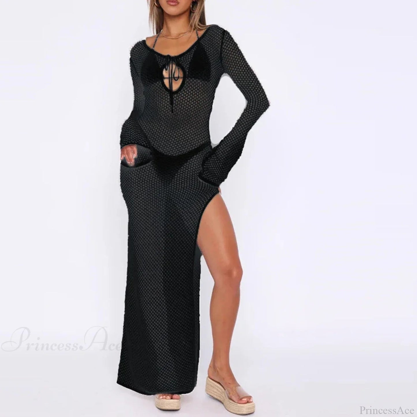 Well Tailored Bikini with a Graceful Silhouette