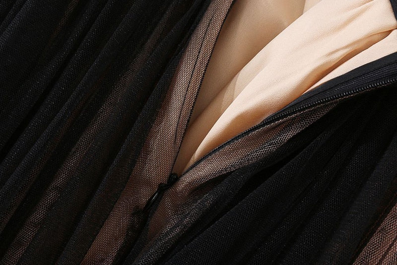 Well Tailored Top with a Graceful Silhouette