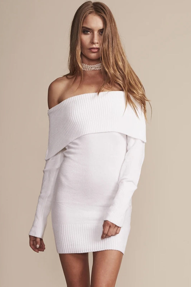 Well Tailored Sweater with a Graceful Silhouette