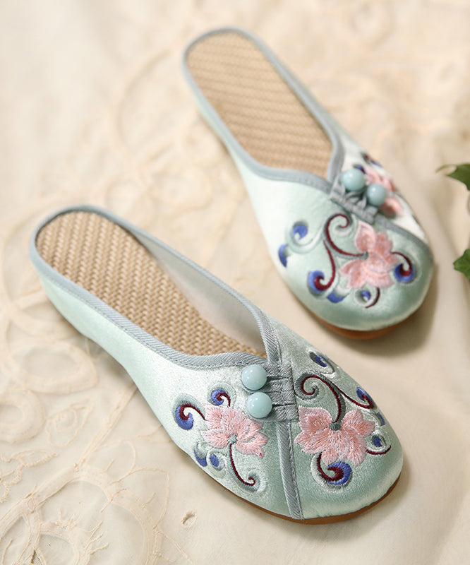 Well Tailored Sandals with a Graceful Silhouette