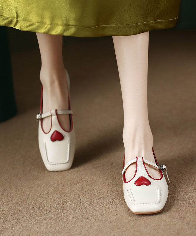 Effortlessly Elegant Sandals with a Timeless Design