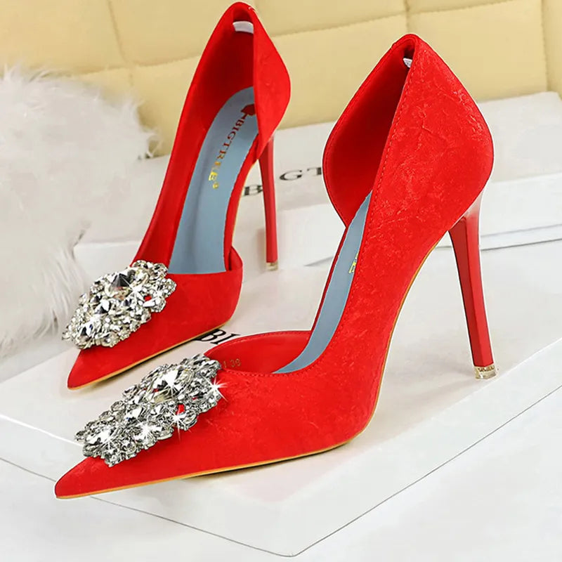 Well Tailored Heels with a Graceful Silhouette