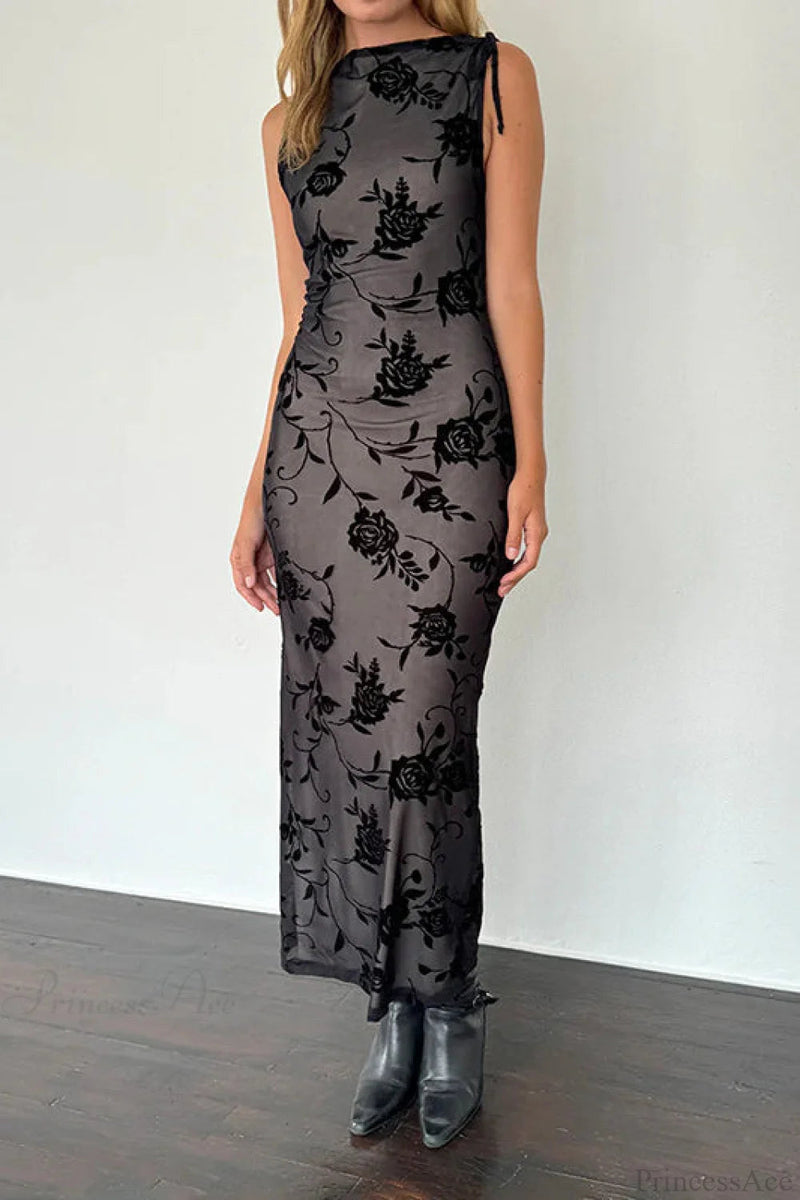 Well Tailored Dress with a Graceful Silhouette