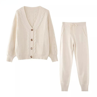 Well Tailored Cardigan with a Graceful Silhouette