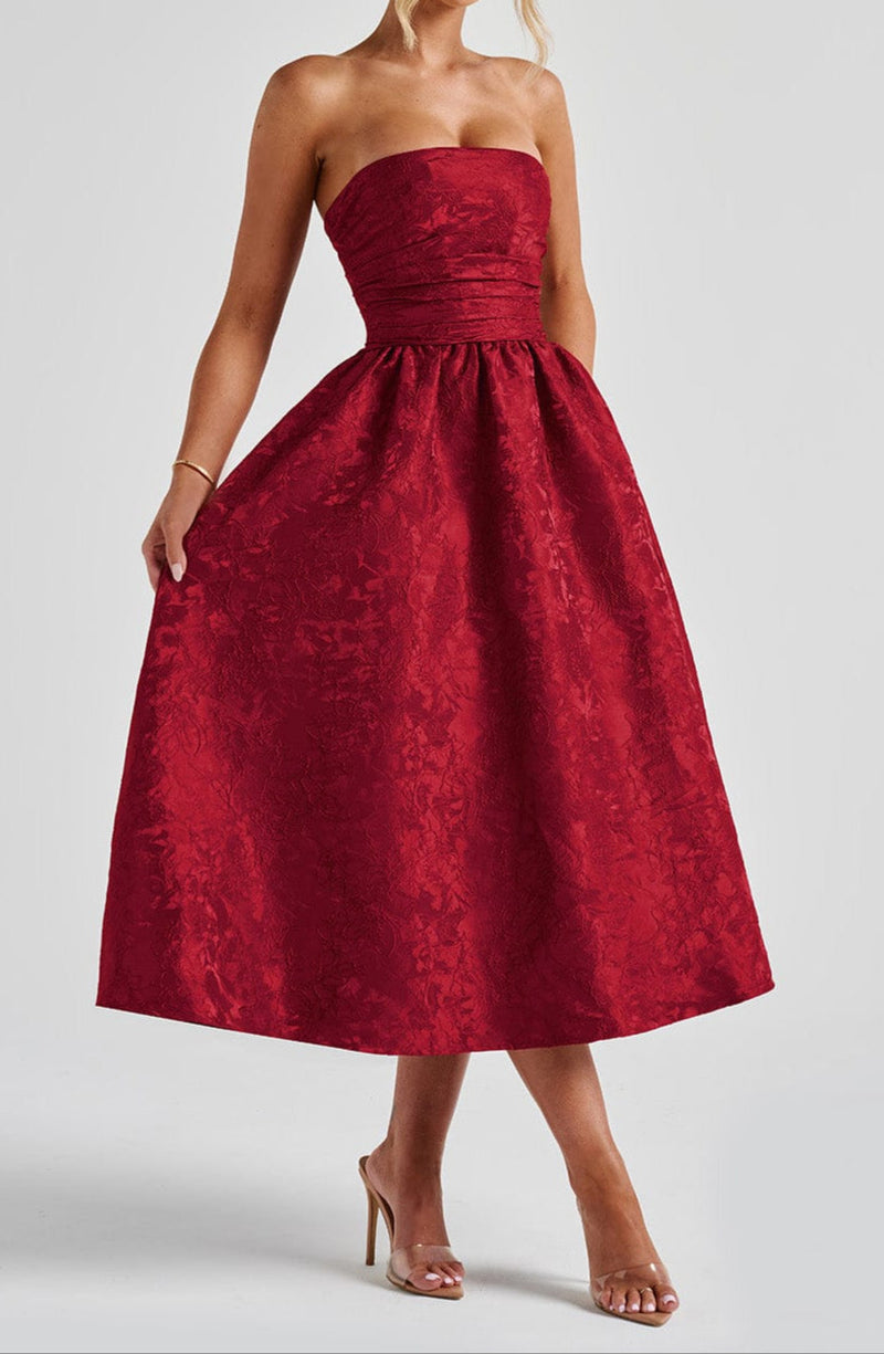Beautifully Finished Dress in a Timeless Design