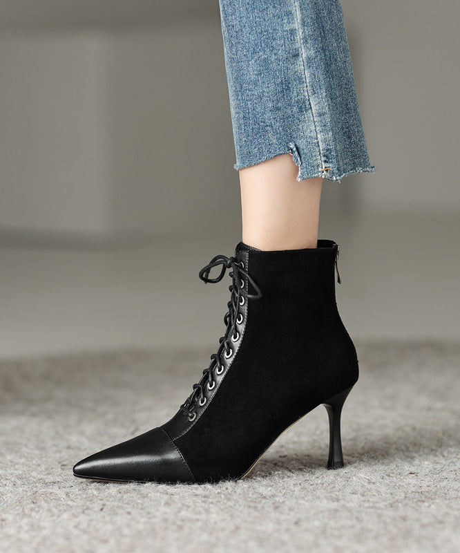 Effortlessly Elegant Boots with a Timeless Design