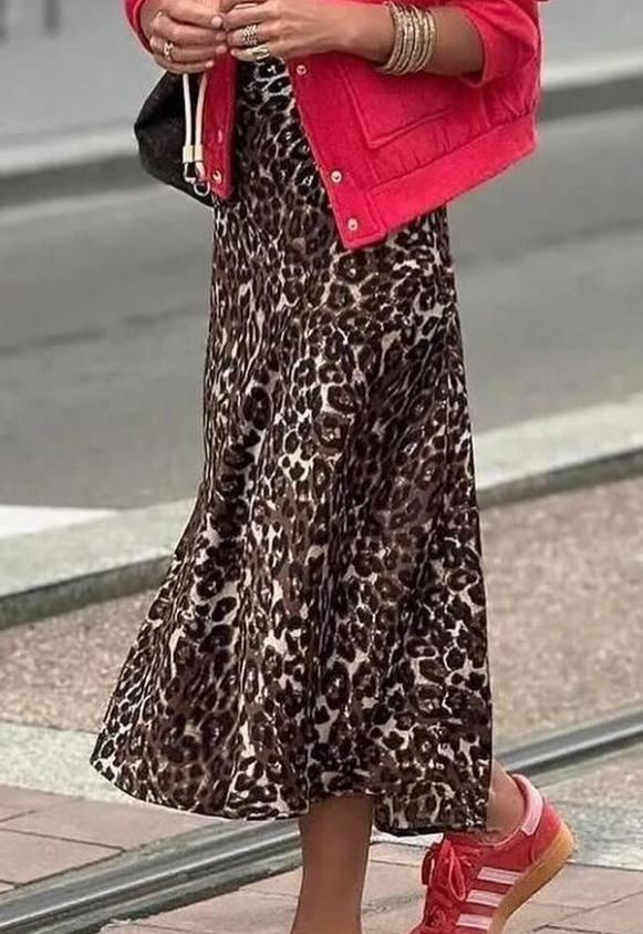 Beautifully Finished Garment in a Timeless Design