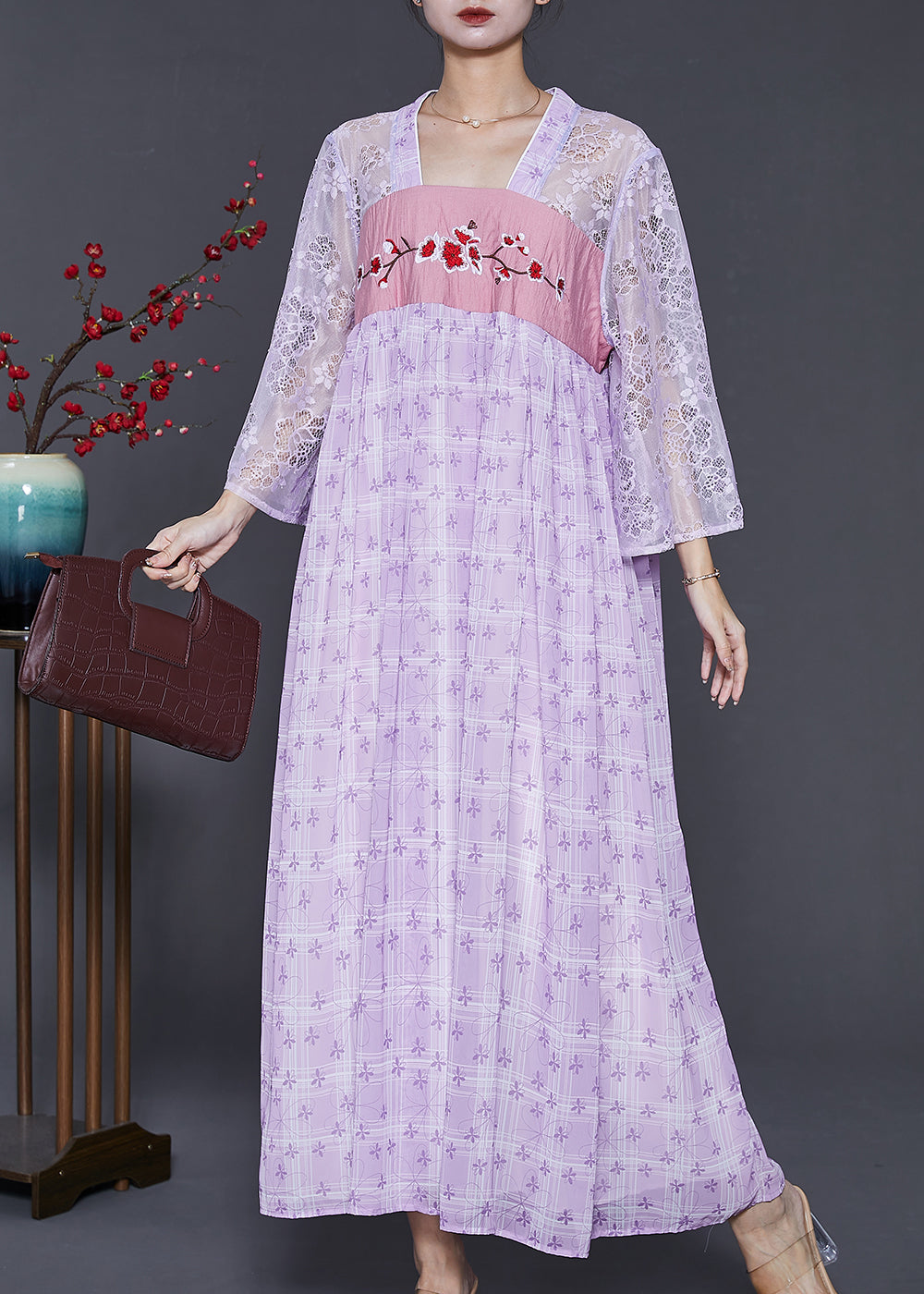 Beautifully Finished Dress in a Timeless Design