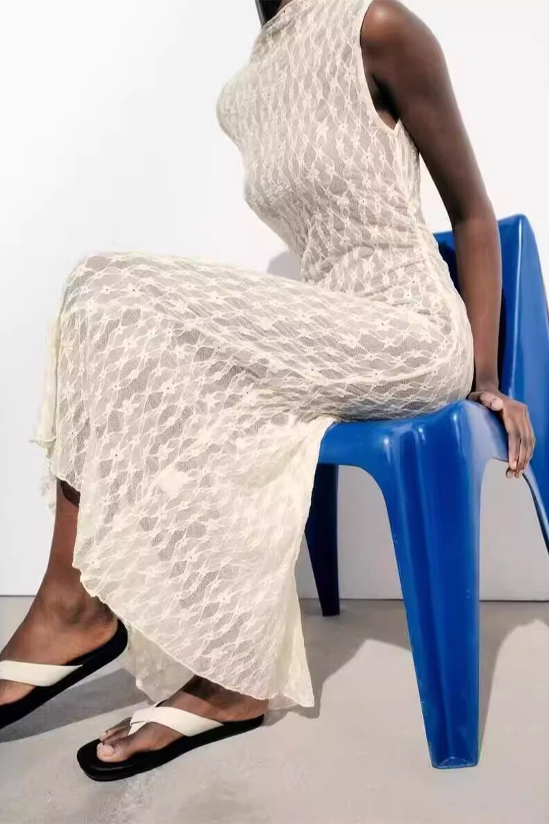 Effortlessly Elegant Dress with a Timeless Design