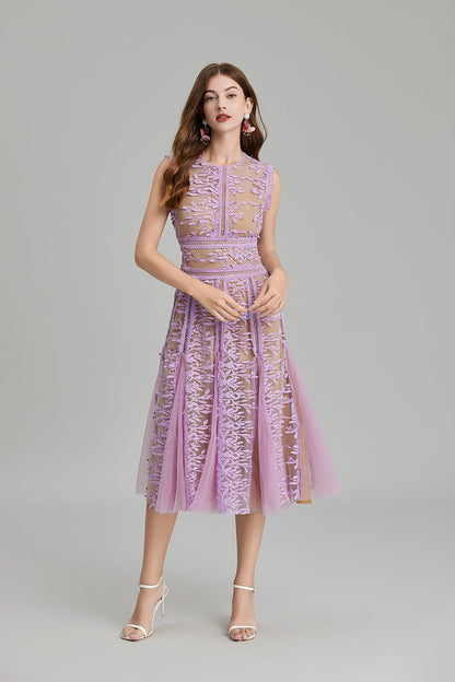 Well Tailored Dress with a Graceful Silhouette