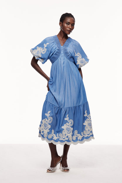 Beautifully Finished Dress in a Timeless Design