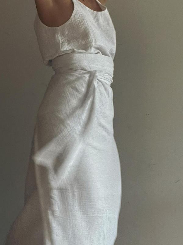 Well Tailored Garment with a Graceful Silhouette