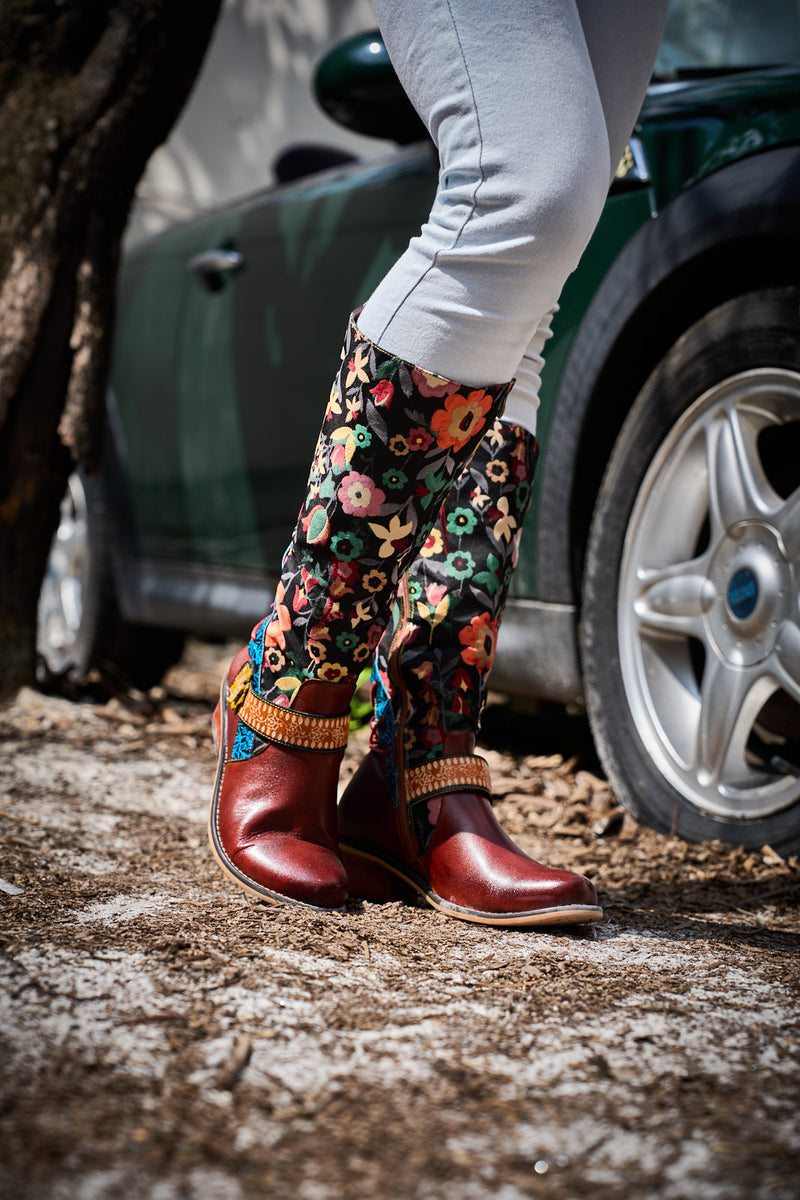 Beautifully Finished Boots in a Timeless Design