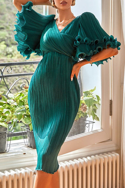 Well Tailored Dress with a Graceful Silhouette