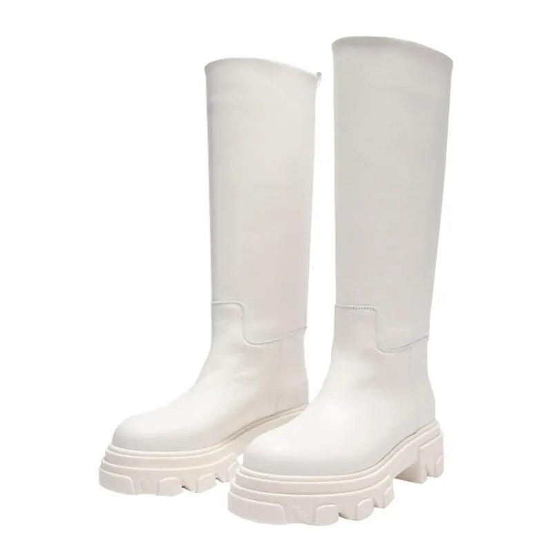 Well Tailored Boots with a Graceful Silhouette
