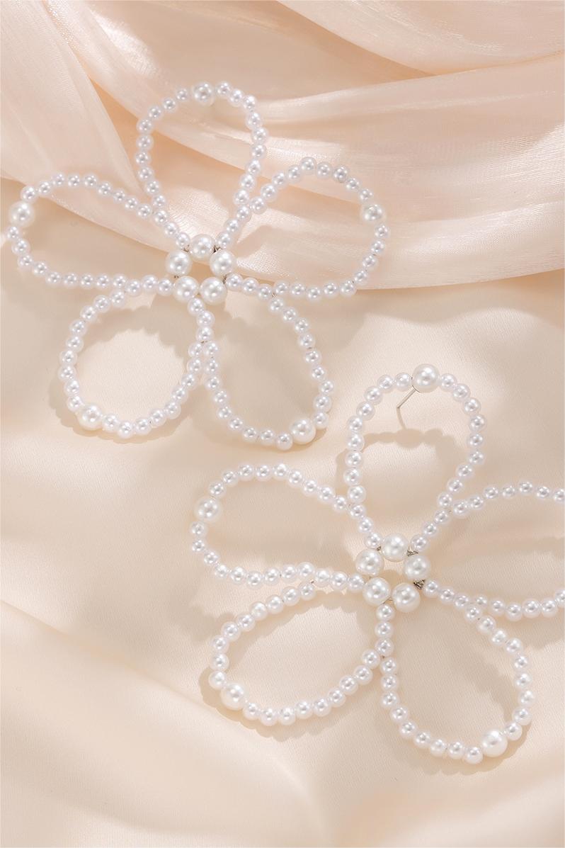 Effortlessly Elegant Garment with a Timeless Design