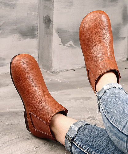 Well Tailored Boots with a Graceful Silhouette