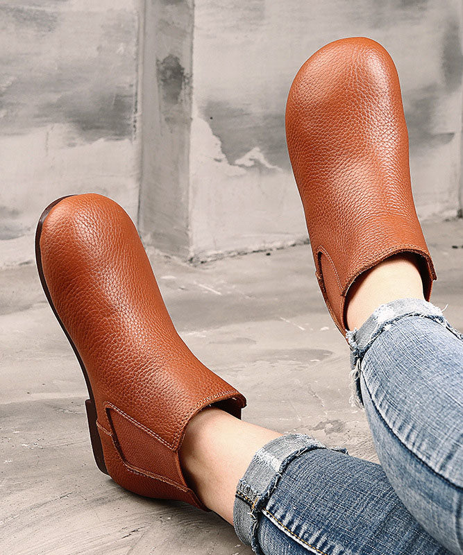 Well Tailored Boots with a Graceful Silhouette
