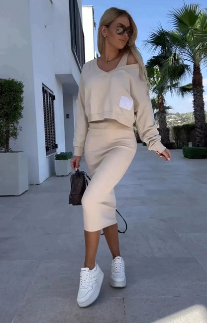 Well Tailored Sweater with a Graceful Silhouette