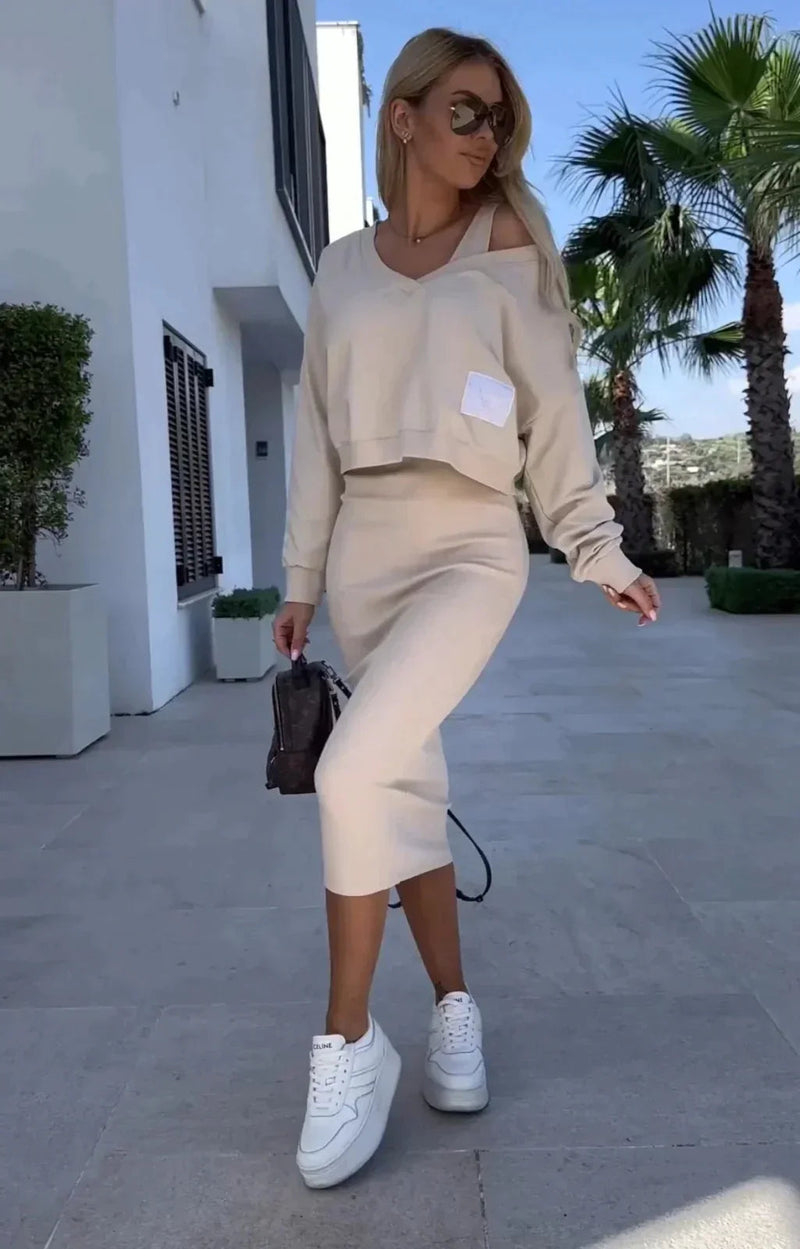 Well Tailored Sweater with a Graceful Silhouette
