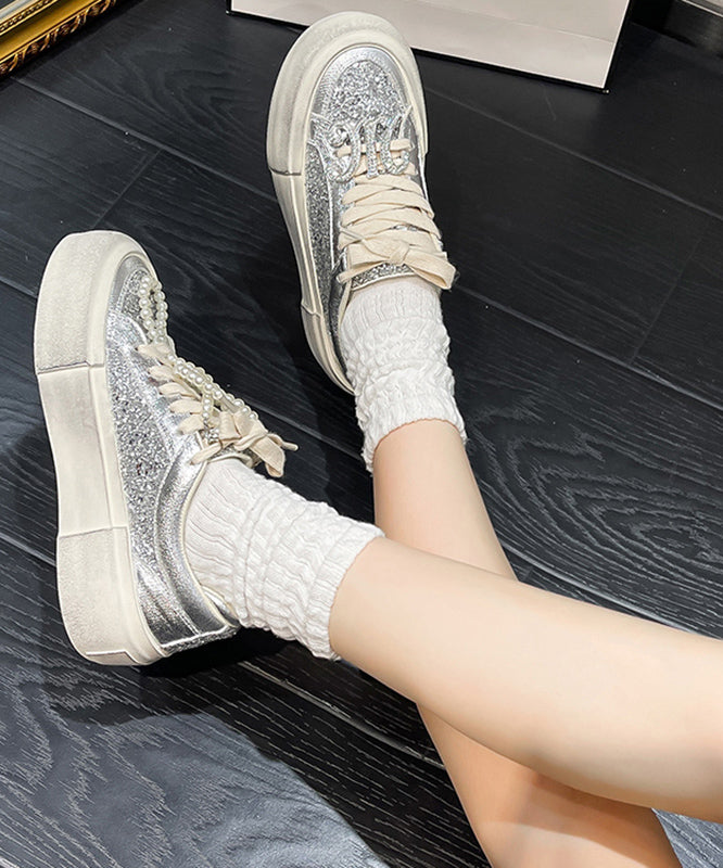 Effortlessly Elegant Shoes with a Timeless Design
