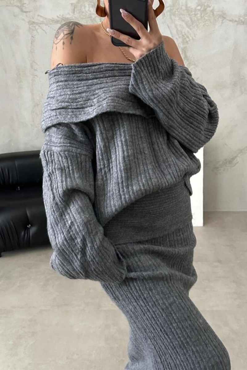 Effortlessly Elegant Garment with a Timeless Design
