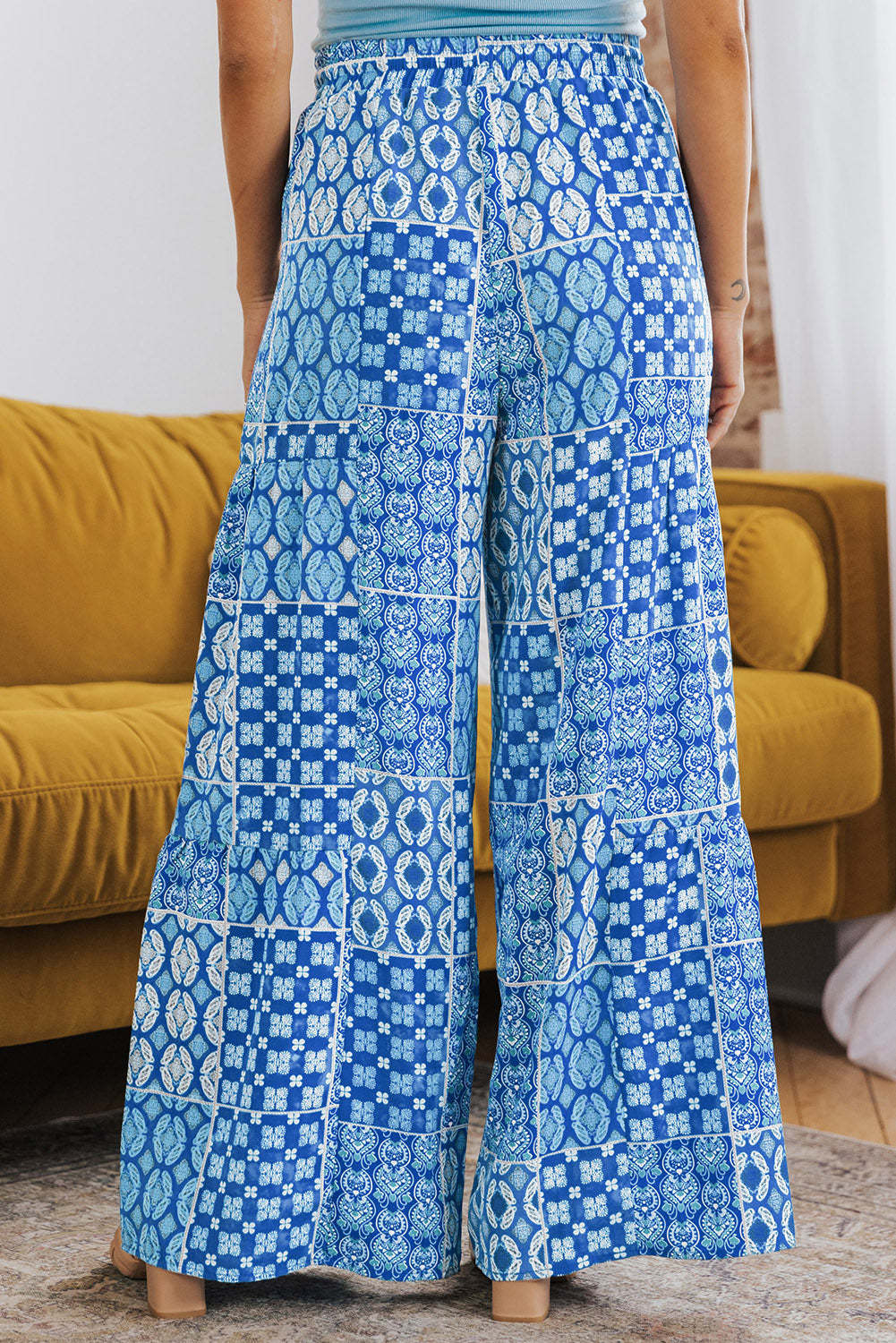 Effortlessly Elegant Garment with a Timeless Design