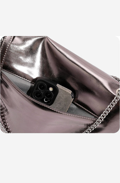 Gracefully Styled Bag for Any Occasion