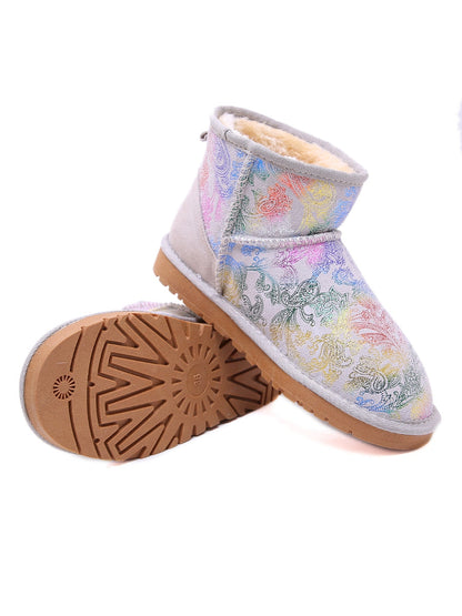 Effortlessly Elegant Boots with a Timeless Design