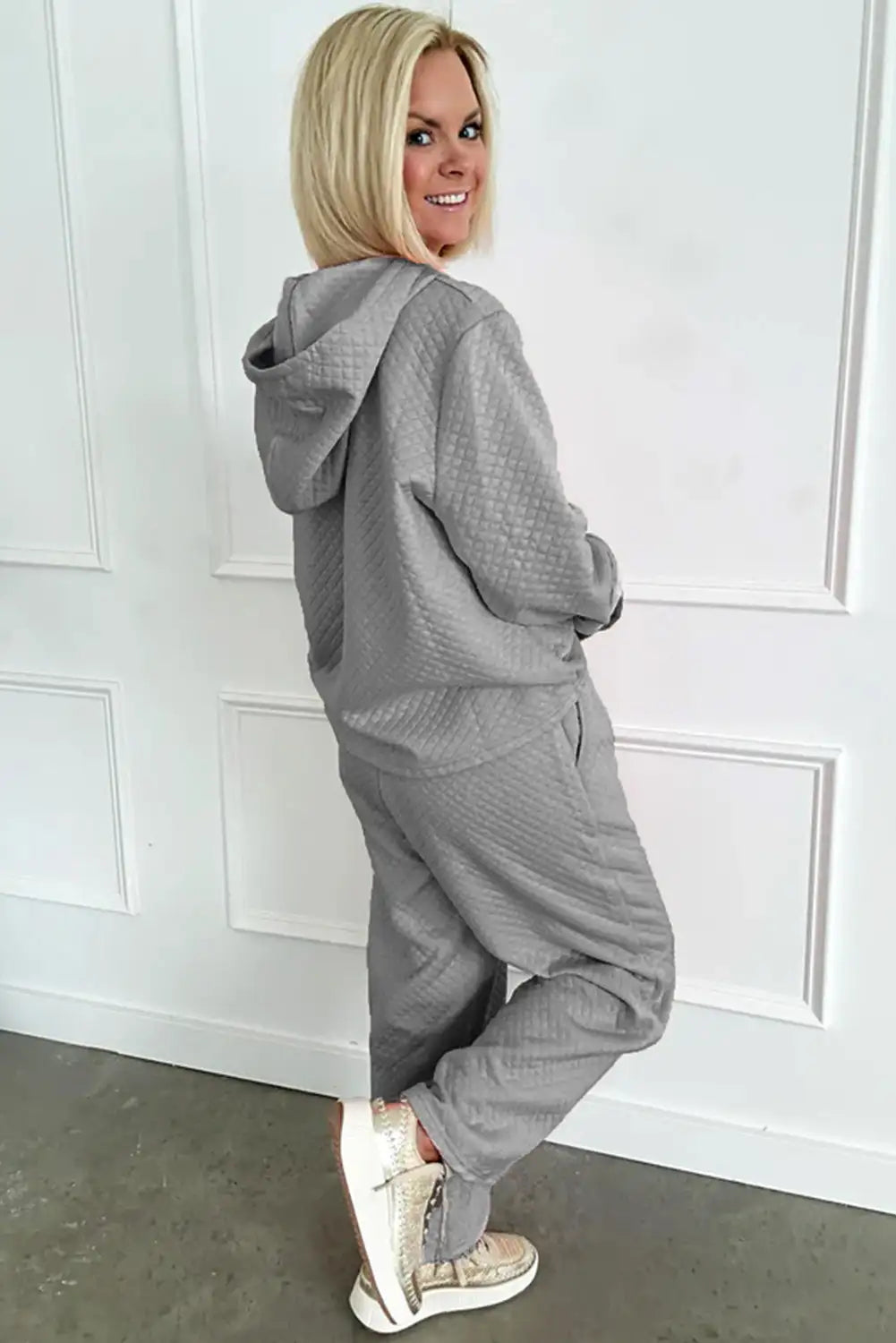 Well Tailored Pants with a Graceful Silhouette