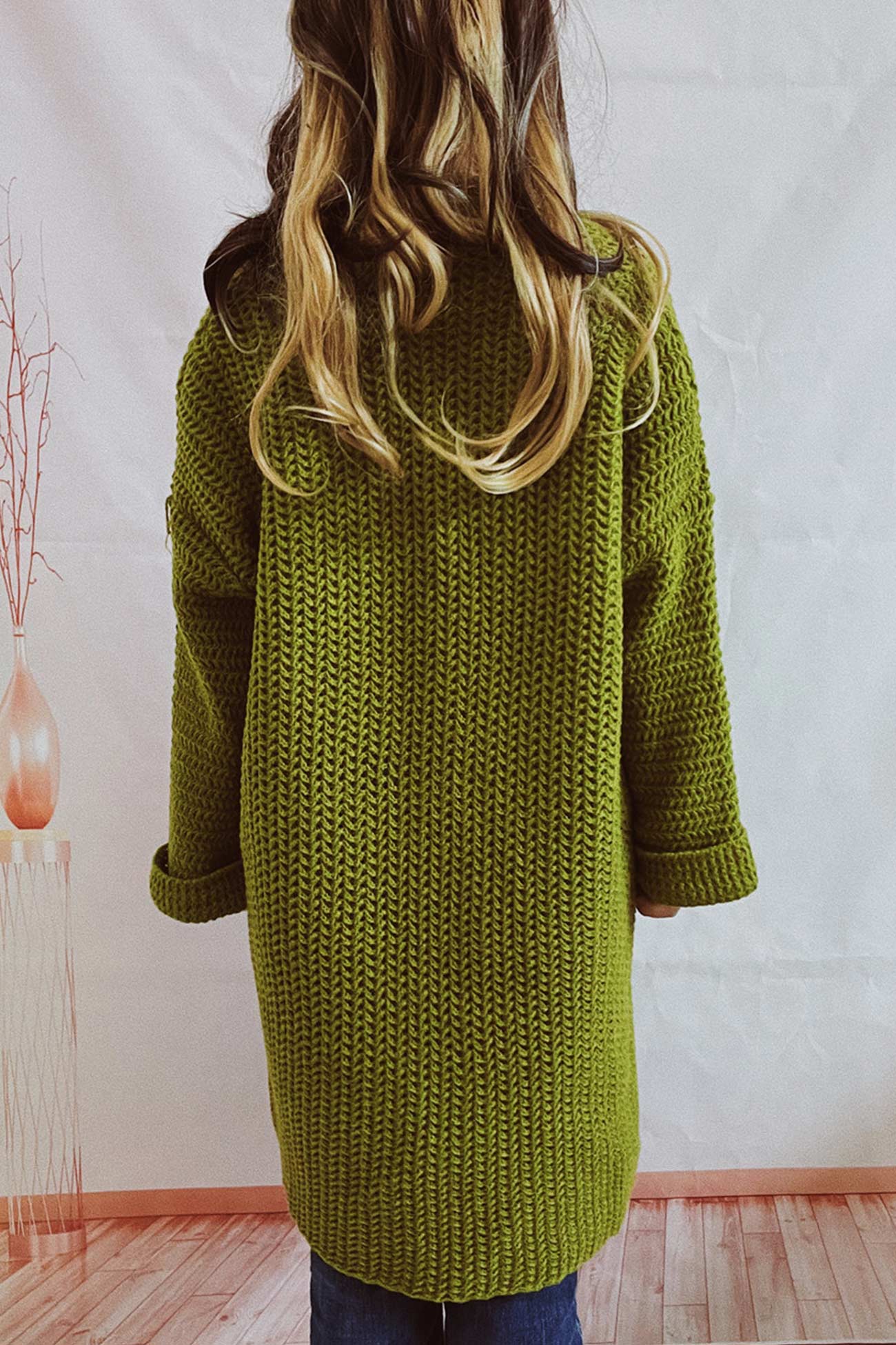 Well Tailored Cardigan with a Graceful Silhouette