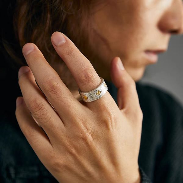 Effortlessly Elegant Garment with a Timeless Design