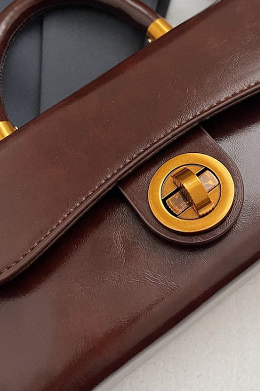 Polished Bag with an Effortless Classic Look